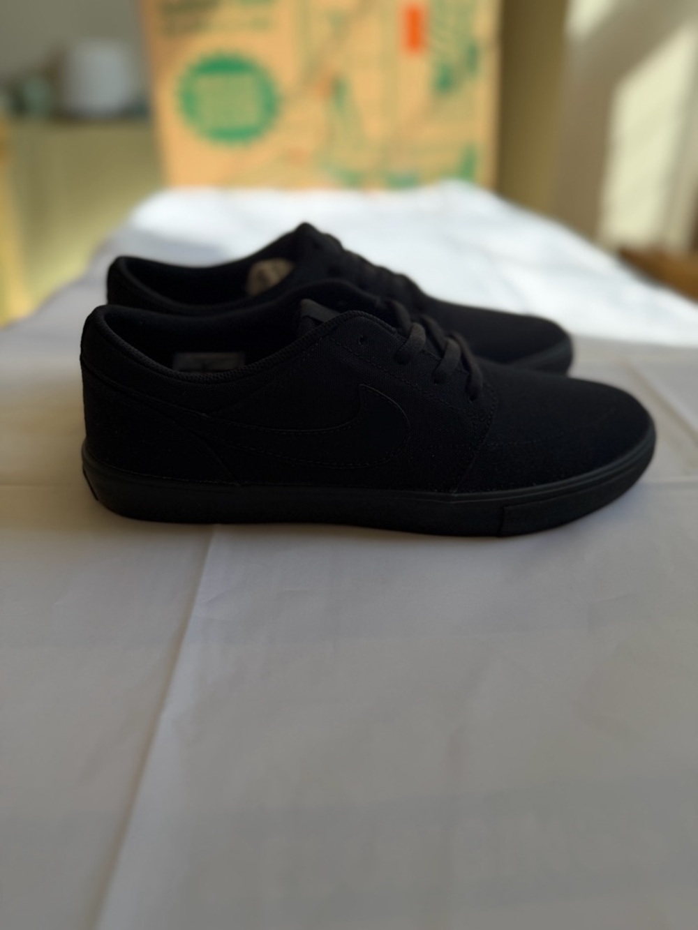 Nike portmore II solar canvas new in original box